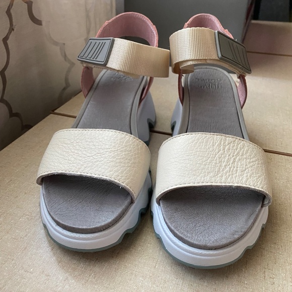 Sorel Women's Kinetic Sandals 7.5 - Picture 3 of 6